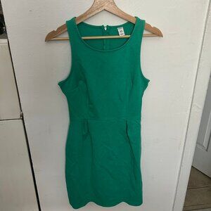Old Navy structured sleeveless shift dress w/ slight flare, size S